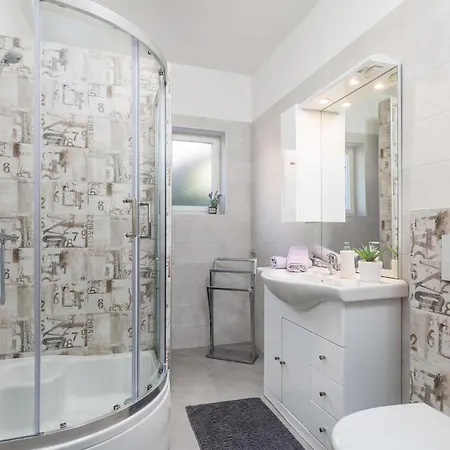 2 Bedroom Gorgeous In