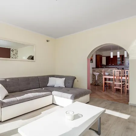 2 Bedroom Gorgeous In